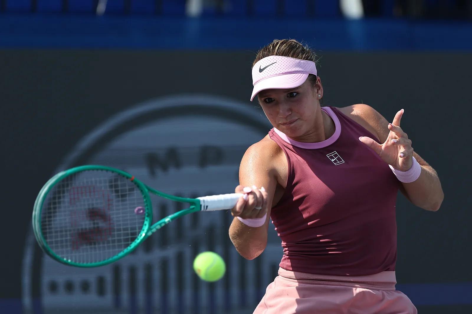 16-годишната Кристина Лиутова отстрани водачката в схемата при дебюта си в WTA
