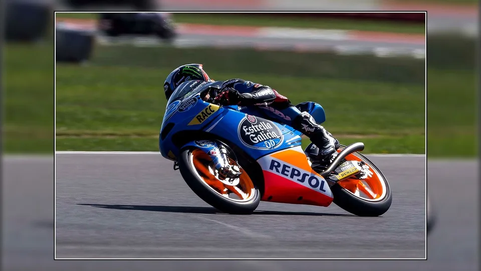 Притеснение в MotoGP: Йоан Зарко и Алекс Маркес са в болница в Барселона