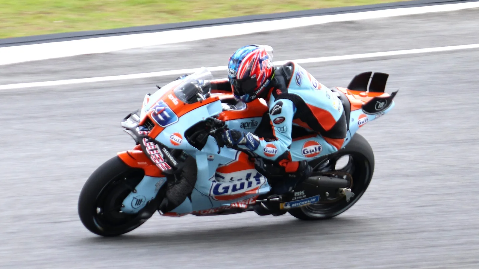 Ай Огура с мотоцикл на Trackhouse Racing по време на състезателен уикенд в MotoGP