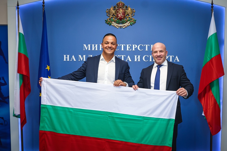 Енчо Керязов изпрати Цанко Цанков с националния флаг преди изпитанието в Ламанша