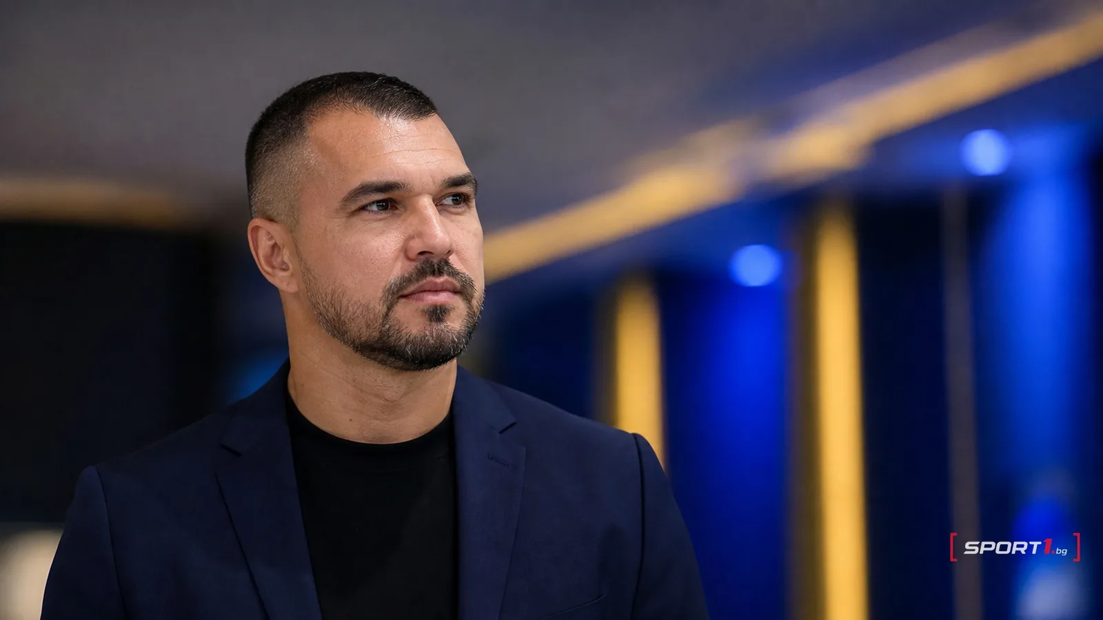 Валери Божинов за Левски и Кайрат — редакционен AI колаж
