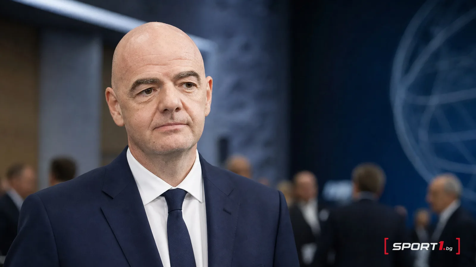 Джани Инфантино под политически натиск във FIFA заради отхвърления план за Мондиала — редакционен AI колаж