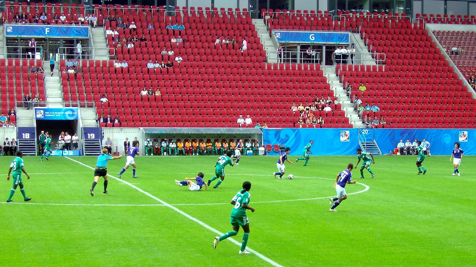 Футболистки на Нигерия и Япония на Световното първенство до 20 години през 2010 г.