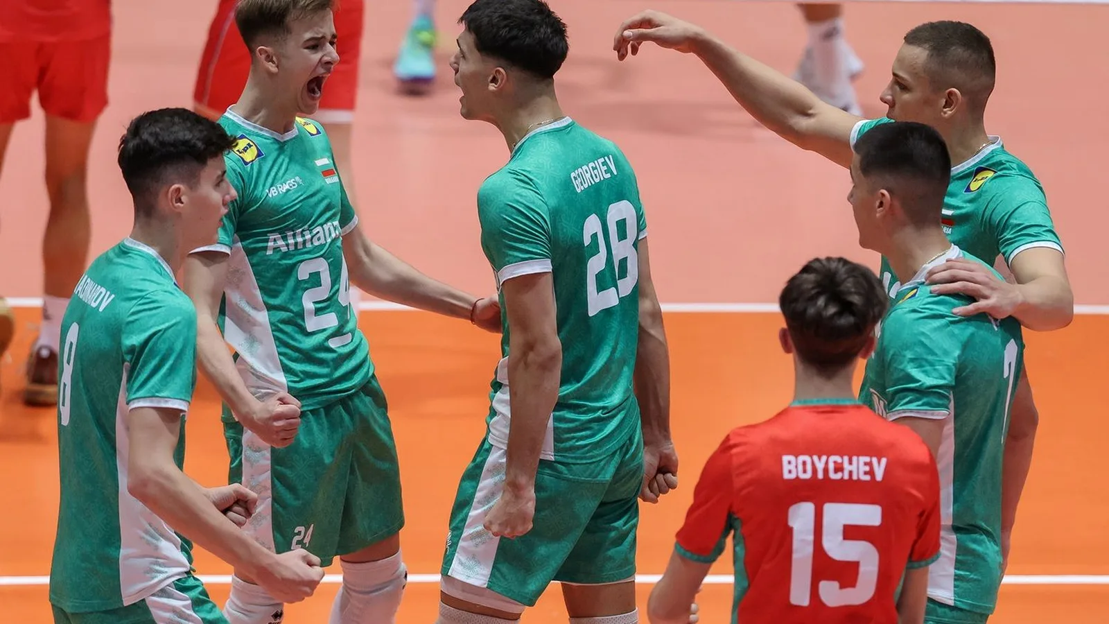 Волейболистите на България U20 празнуват по време на победата над Сърбия в София