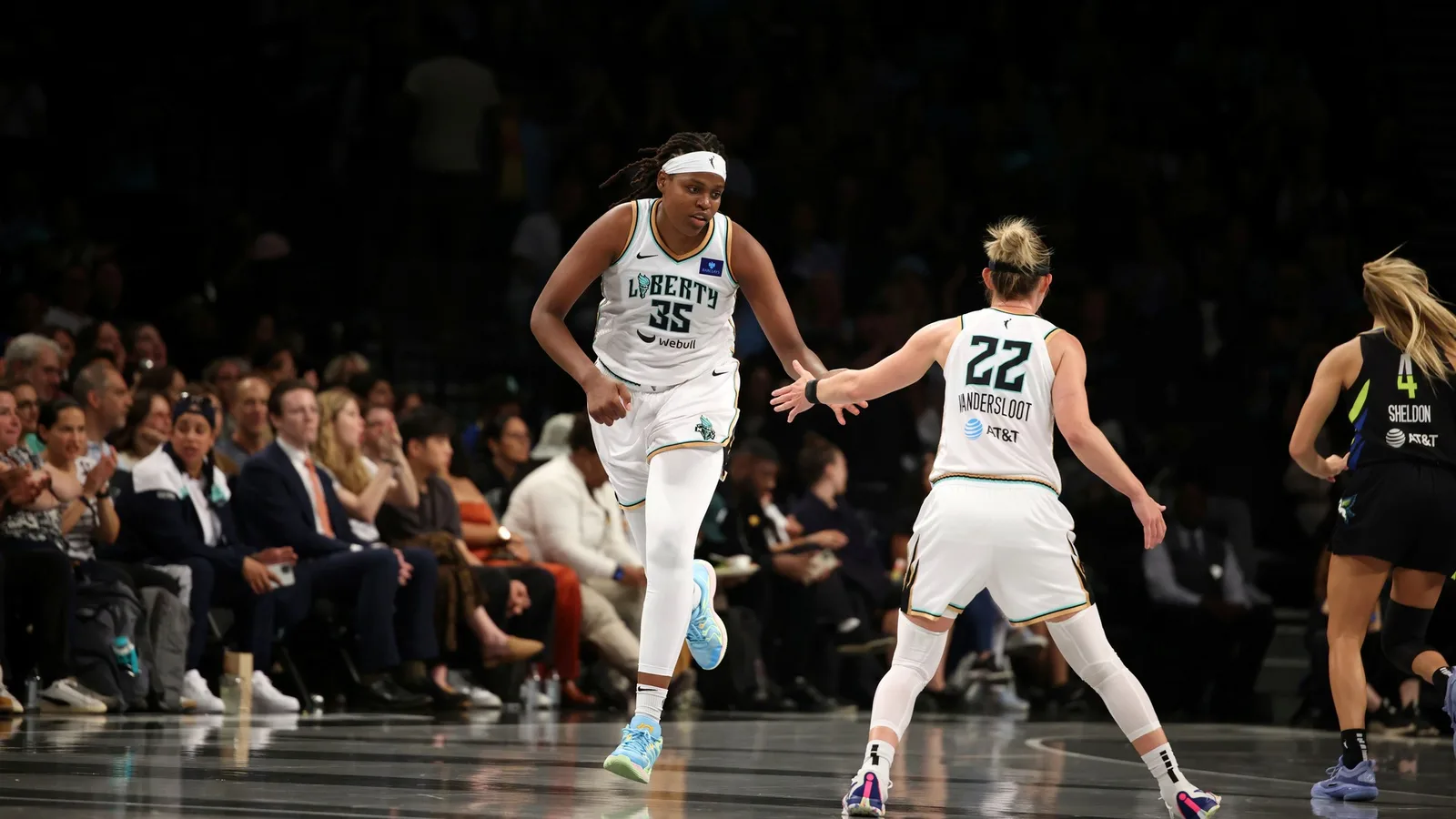 Играчите на Ню Йорк Либърти по време на мач от WNBA