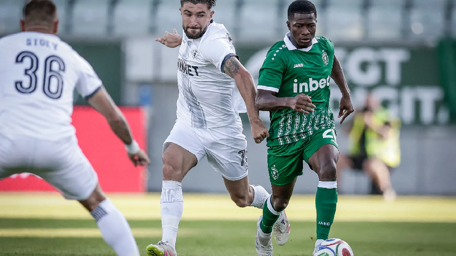 Лудогорец срещу Ботев (Враца) при победата с 2:1 в Първа лига