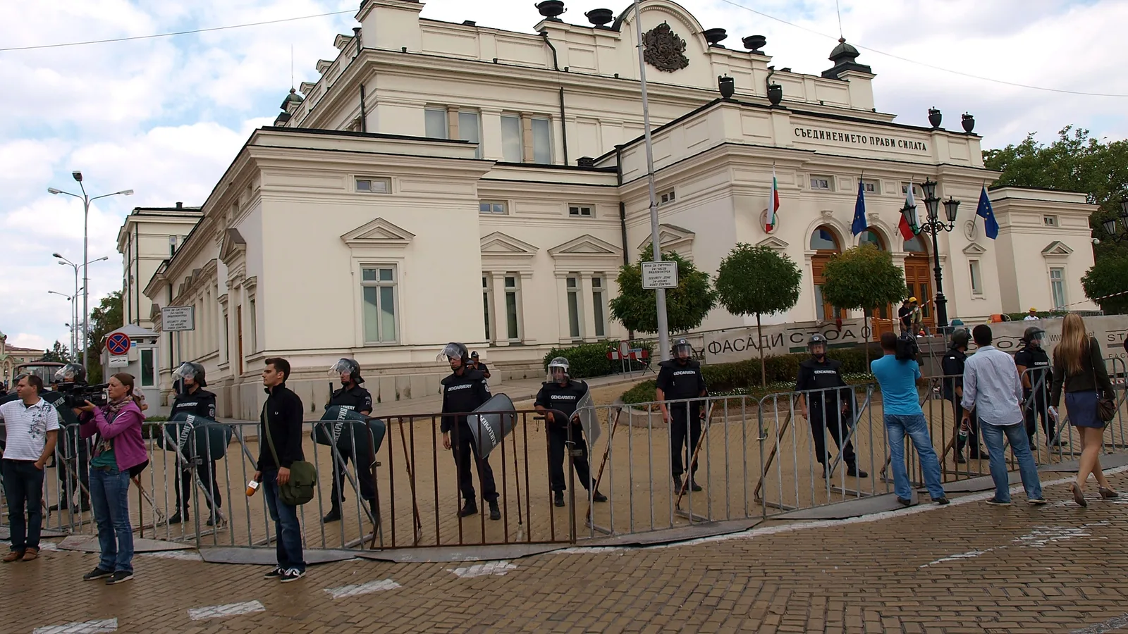 Български жандармеристи при охранителна операция — архивен кадър