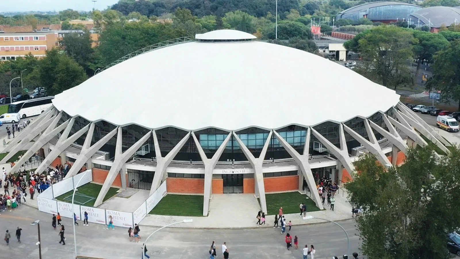 Архивен изглед от 2023 г. към римския Palazzetto dello Sport, където Виртус Рома е обявил първото си домакинство на 10 октомври; снимката не е от мач на отбора