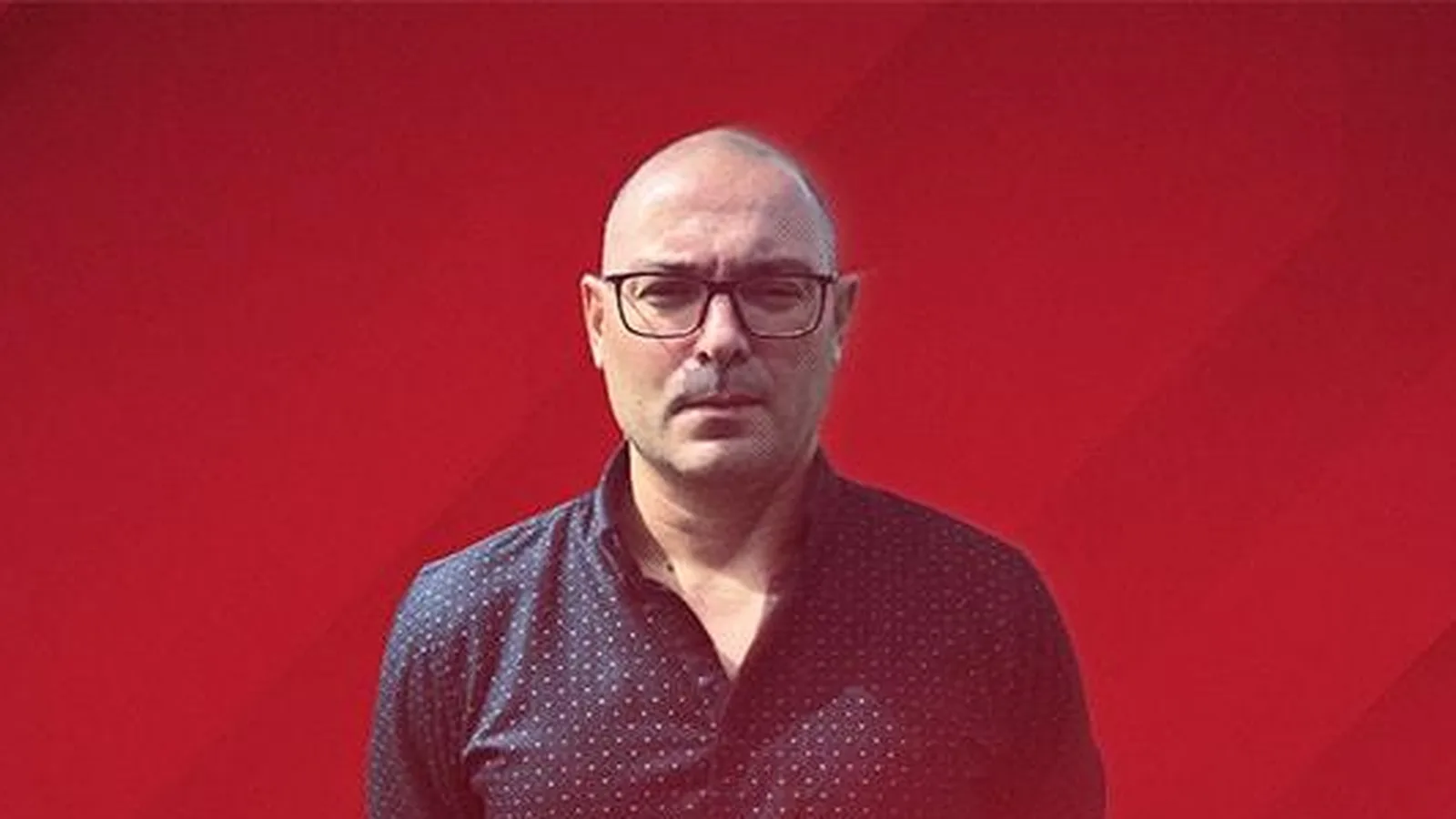Виктор Игнатов, пресаташе на ЦСКА, пред червен фон