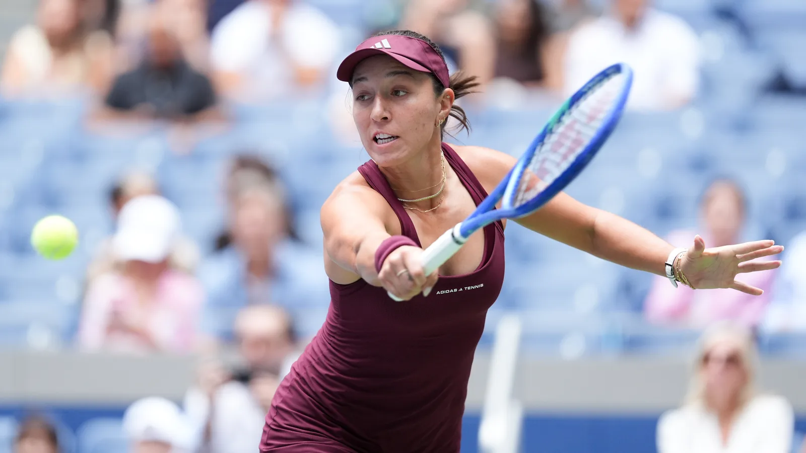 Пегула разгроми Кенин за 56 минути и продължи уверено на US Open