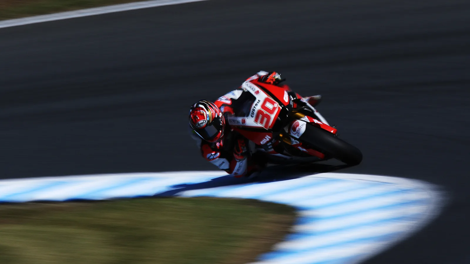 Такааки Накагами на пистата Мотеги по време на MotoGP през 2018 г. — архивен кадър, не от 2026 г. Снимка: Takayuki Suzuki / Wikimedia Commons, CC BY-SA 2.0; изрязана до 16:9.