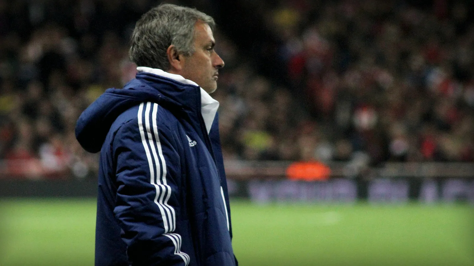 Жозе Моуриньо край тъчлинията като треньор на Реал Мадрид през 2013 година — архивен кадър