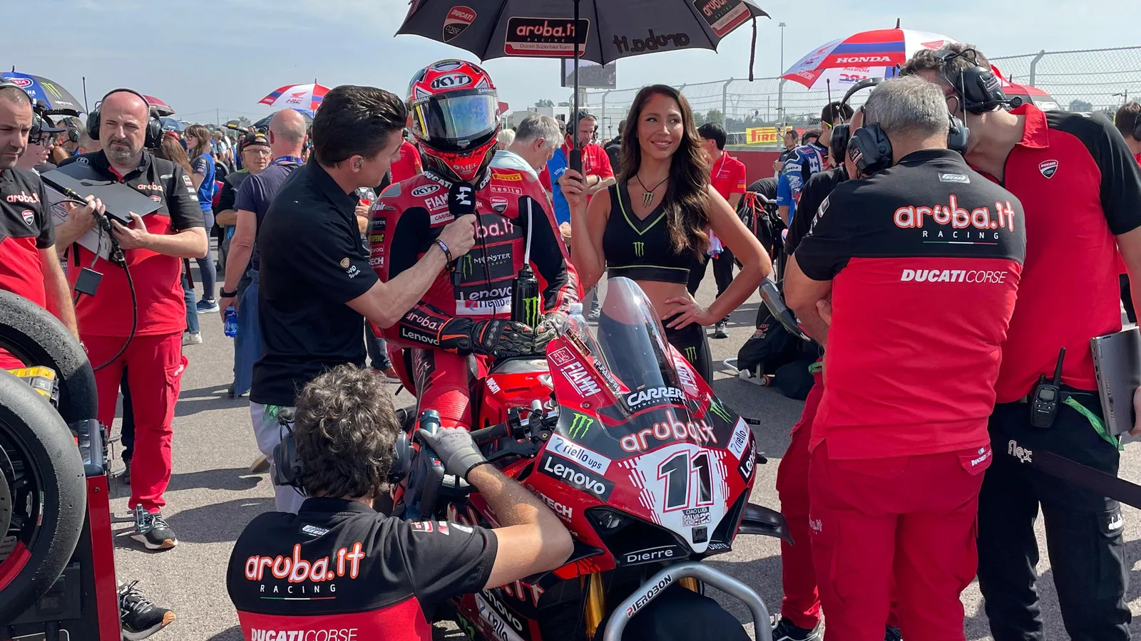 Николо Булега с мотоциклета Ducati №11 в Кремона през 2024 г. — архивен кадър, не от титлата през 2026 г.; Vale93b, изрязано, CC BY-SA 4.0: https://creativecommons.org/licenses/by-sa/4.0/