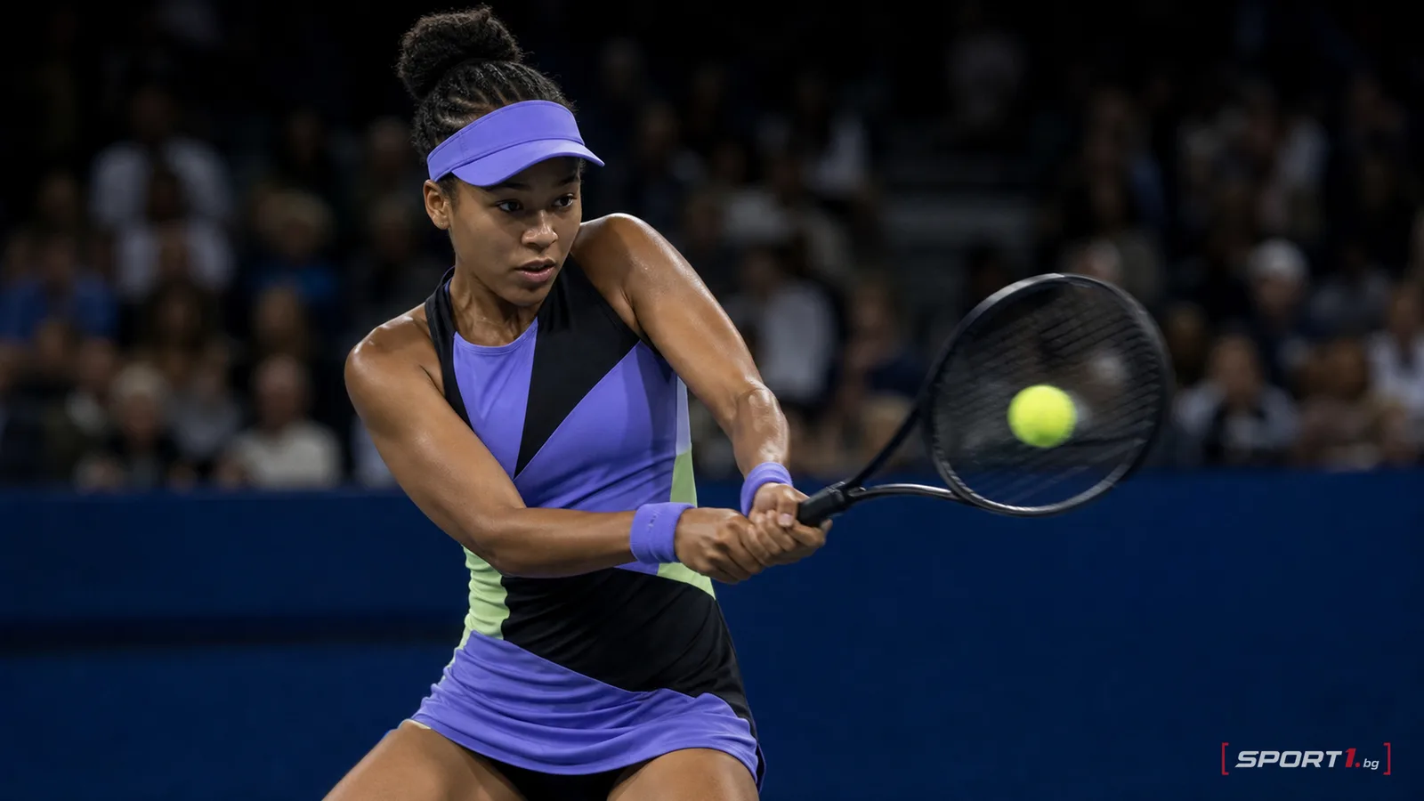 Теа Фродин изпълнява бекхенд преди дебюта си в основната схема на US Open