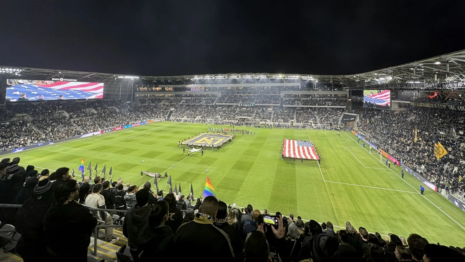 Стадионът на Лос Анджелис преди плейофен мач в MLS през 2024 година — архивен кадър