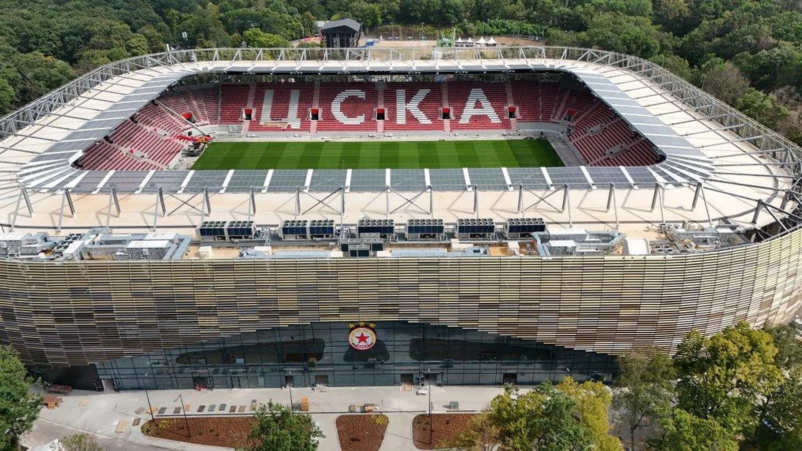 Обновеният стадион „Българска армия“ след получаването на Акт 16