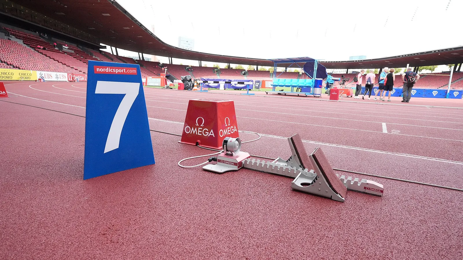Архив: стартови блокчета на Weltklasse Zürich в Летцигрунд на 27 август 2026 г.; не е кадър от сезон 2027. Peter Arnold / Wikimedia Commons, CC BY-SA 4.0; минимално изрязано и оразмерено до 16:9, адаптацията е под същия лиценз. Оригинал: https://commons.wikimedia.org/wiki/File:Weltklasse_Z%C3%BCrich_2026_DSC08277.jpg ; лиценз: https://creativecommons.org/licenses/by-sa/4.0/