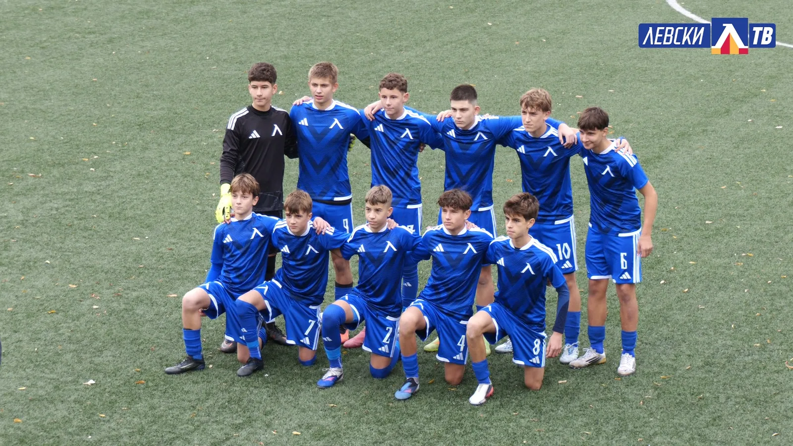 Левски U14 преди реванша с Ботев (Пловдив) за Купа БФС, 28 октомври 2026 г. Мартин Маринов е втори отляво на задния ред с номер 9.