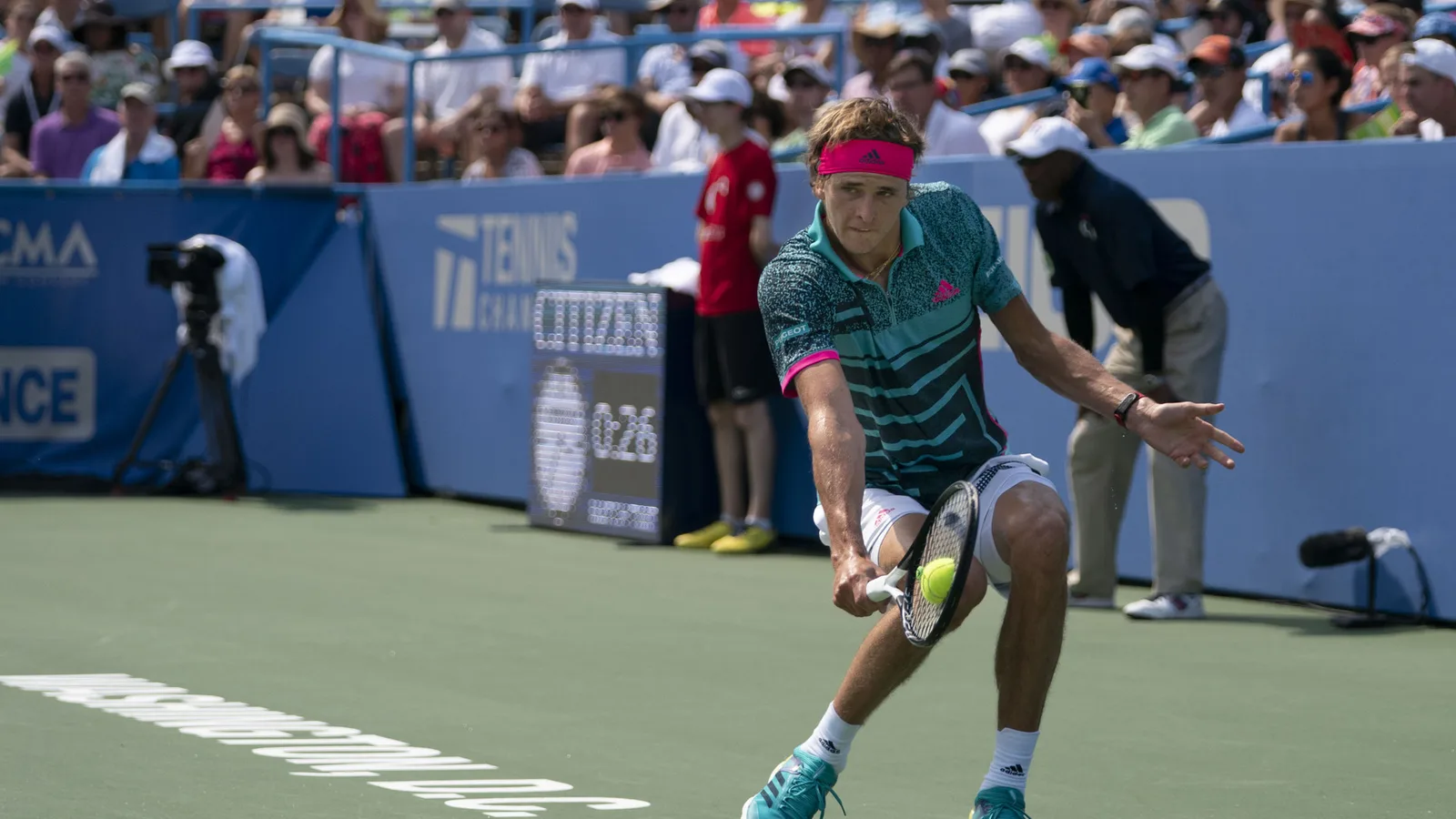 Архив: Александър Зверев във финала на Citi Open във Вашингтон, 5 август 2018 г.; не е кадър от Виена 2026. Keith Allison / Wikimedia Commons, CC BY-SA 2.0. Изрязано и преоразмерено до 16:9 без AI редакция; адаптация под същия лиценз. https://commons.wikimedia.org/wiki/File:Alexander_Zverev_(30005369848).jpg ; https://creativecommons.org/licenses/by-sa/2.0/