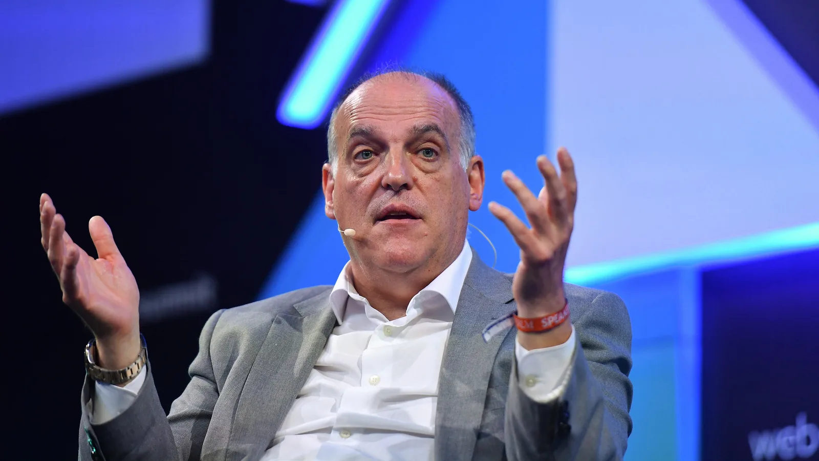Архив: Хавиер Тебас на Web Summit в Лисабон на 5 ноември 2019 г.; не е кадър от изказването през октомври 2026 г. Piaras Ó Mídheach / Web Summit via Sportsfile, CC BY 2.0. Изрязано до 16:9. Оригинал: https://commons.wikimedia.org/wiki/File:2019_-_SportsTrade_-_Day_1_PM1_2897_Javier_Tebas_(49019356891).jpg ; лиценз: https://creativecommons.org/licenses/by/2.0/